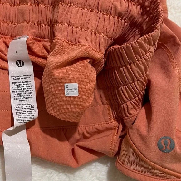 ☄️ Lululemon Size 2 Orange Hotty Hot High-Rise Lined Shorts (4” Inseam) - Picture 14 of 15